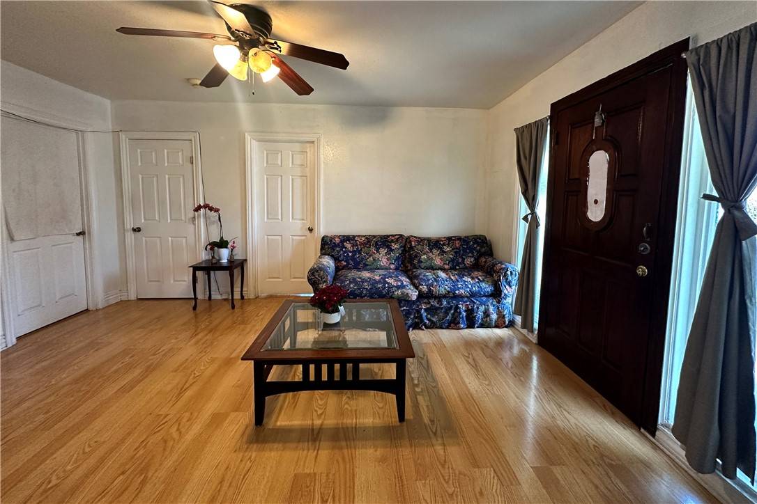 Los Angeles, CA 90047,8111 S Halldale Ave