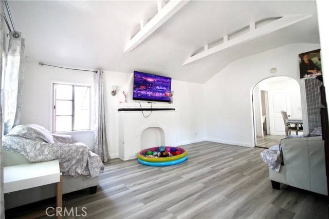 South Gate, CA 90280,9528 Mcnerney Avenue