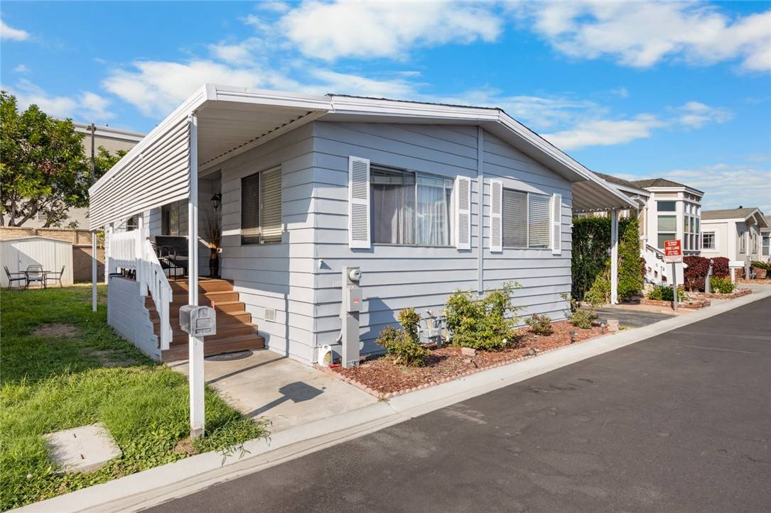 Artesia, CA 90701,19127 Pioneer Boulevard #9