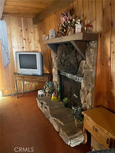 Running Springs, CA 92382,33415 Cedar Dr