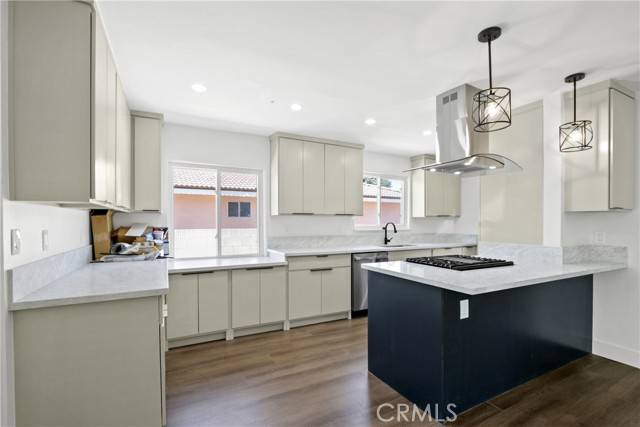 Downey, CA 90242,8437 Everest