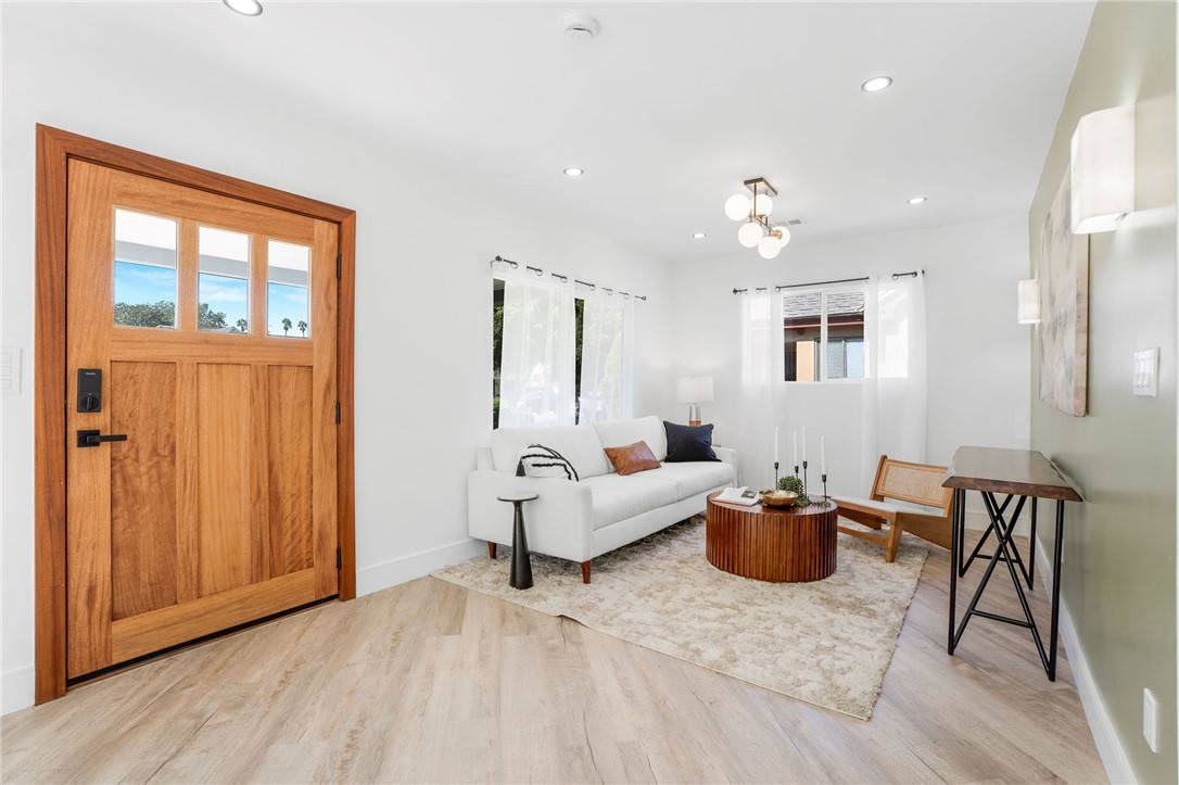 Los Angeles, CA 90043,5126 6th Ave