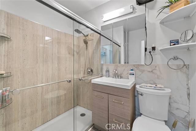 Long Beach, CA 90810,3325 Santa Fe #120