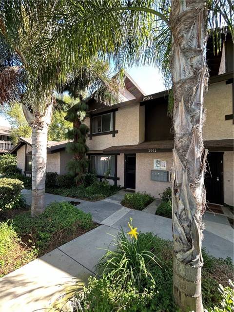 Reseda (los Angeles), CA 91335,7554 Corbin Avenue #2