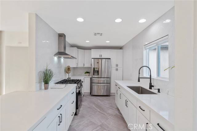Northridge (los Angeles), CA 91324,8450 Calvin Avenue