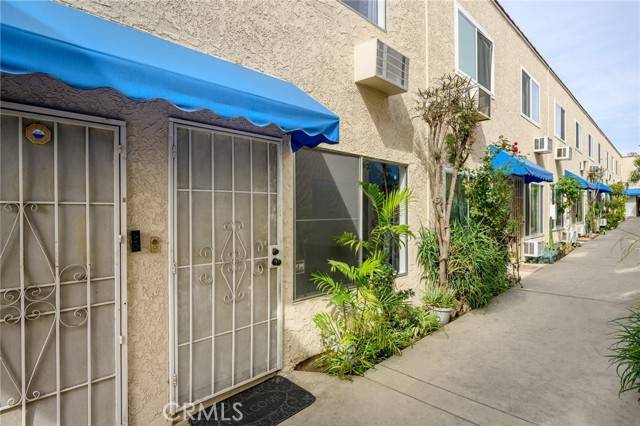 North Hollywood (los Angeles), CA 91606,11025 Kittridge Street #128
