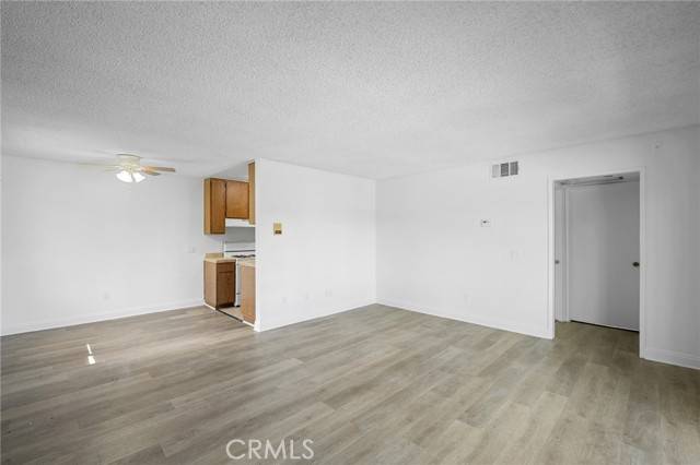 Van Nuys (los Angeles), CA 91406,16226 Vanowen Street #211