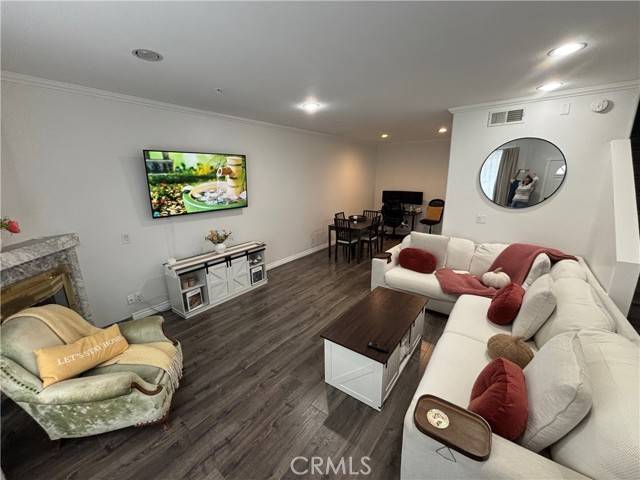 Reseda (los Angeles), CA 91335,18347 Saticoy Street #35