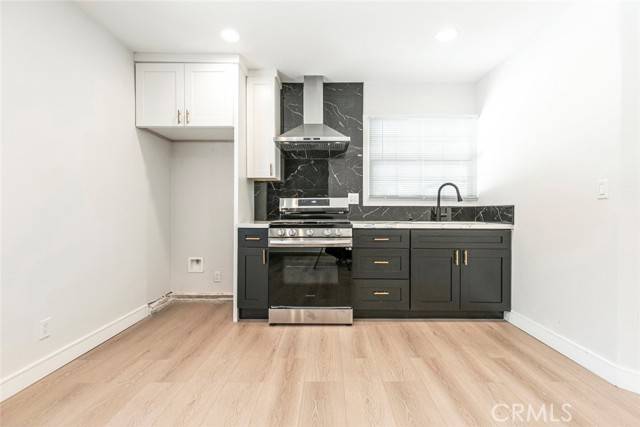 Northridge (los Angeles), CA 91325,17648 Raymer Street