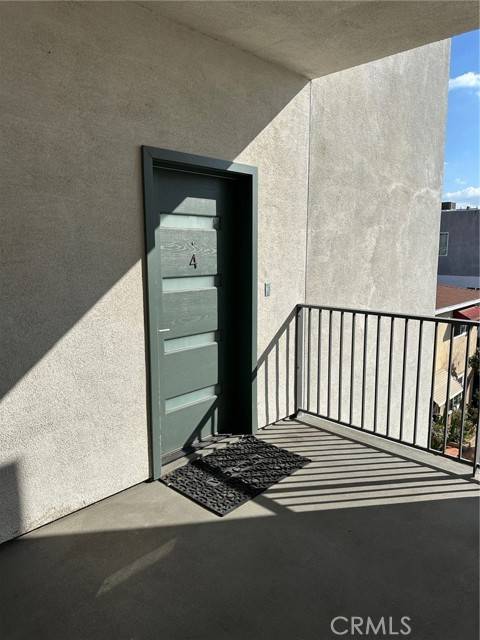North Hollywood (los Angeles), CA 91601,5132 Cahuenga Boulevard #4