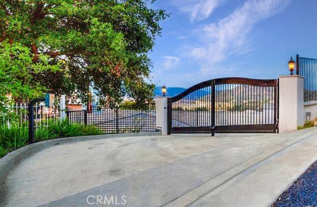 Los Angeles, CA 90068,3548 Multiview Drive
