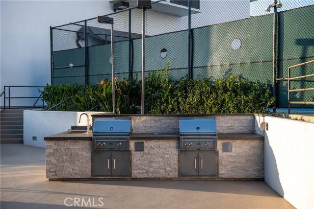 Glendale, CA 91203,343 Pioneer Drive #905