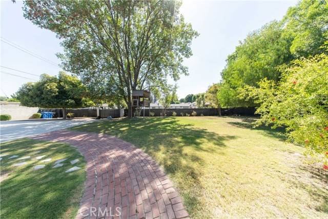 Northridge (los Angeles), CA 91325,18041 Acre Street