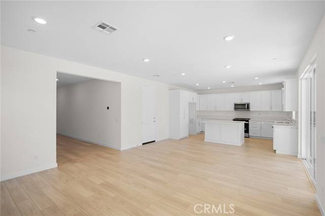 Newhall (santa Clarita), CA 91321,23775 Orange Blossom Drive