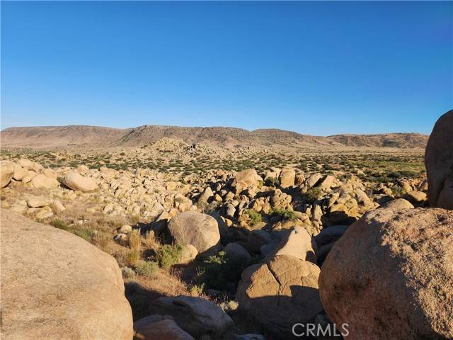 Pioneertown, CA 92268,7 Oak Drive