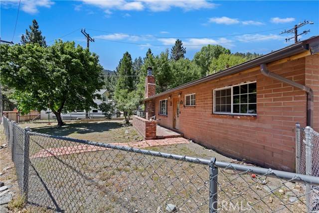 Wrightwood, CA 92397,875 Mountain View Avenue