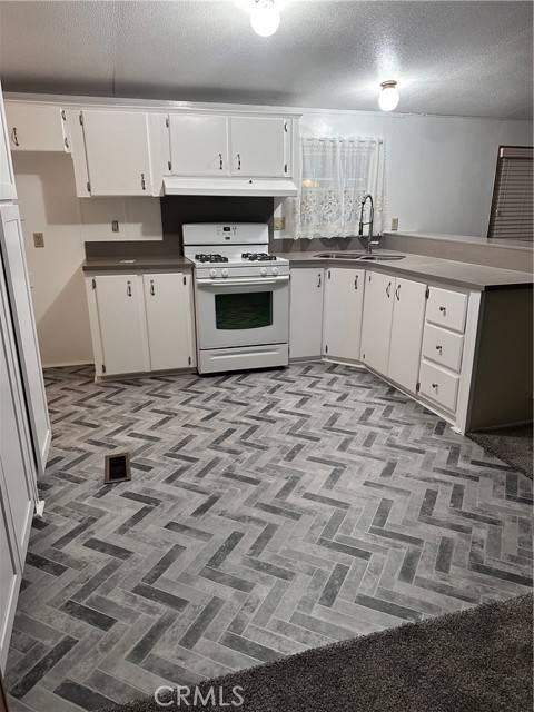 Victorville, CA 92395,13393 Mariposa Road #42