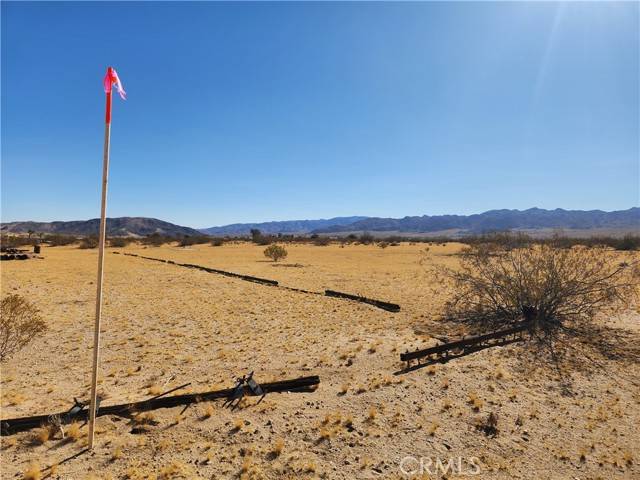 Joshua Tree, CA 92252,2 Sunkist Road