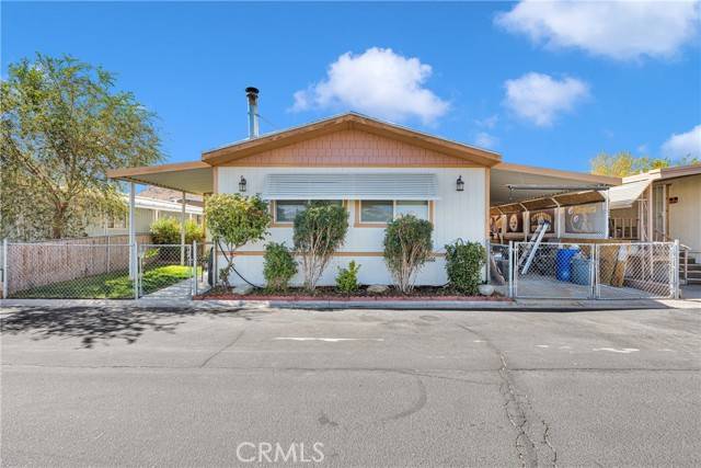 Apple Valley, CA 92307,20683 Waalew Road #114