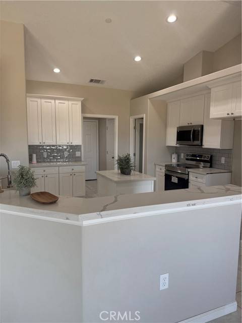 Hesperia, CA 92345,8569 Oakwood Avenue