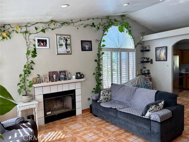 Fontana, CA 92335,15162 Cambria Street