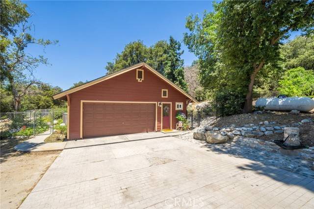 Yucaipa, CA 92399,39804 Pine Bench Road