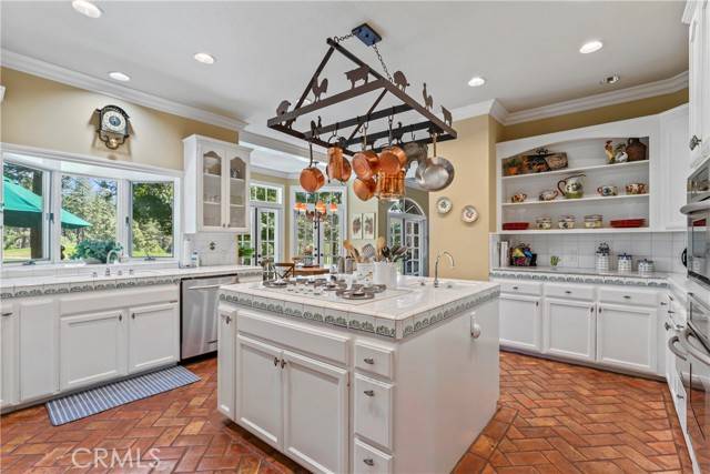 Lake Arrowhead, CA 92352,699 Brentwood Drive