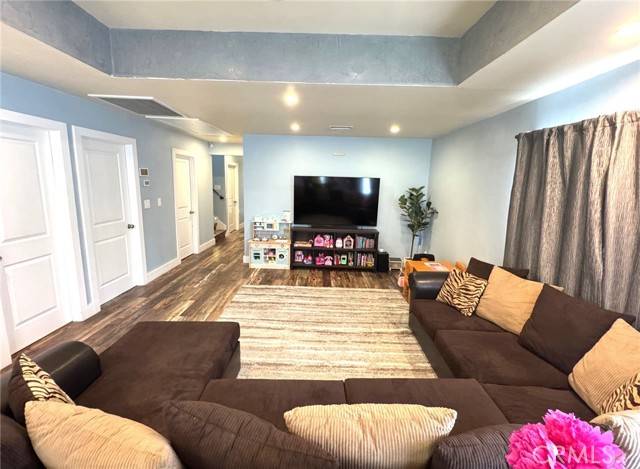 Fullerton, CA 92833,2404 W Oak Avenue