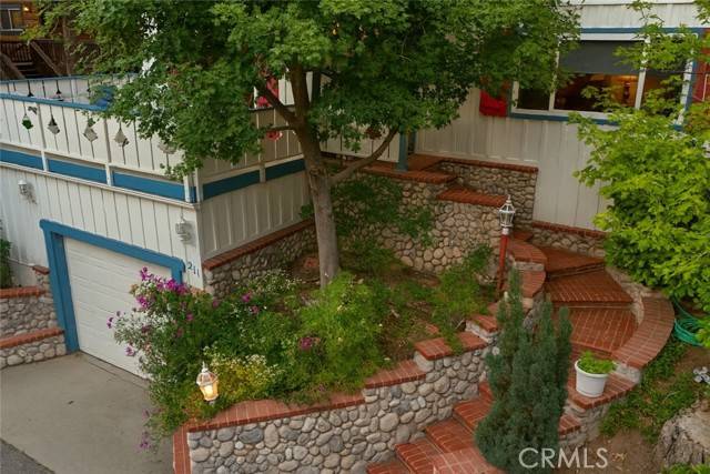 Lake Arrowhead, CA 92352,211 Heliotrope Drive