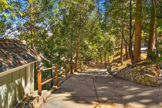 Twin Peaks, CA 92391,26432 Lake Forest Drive