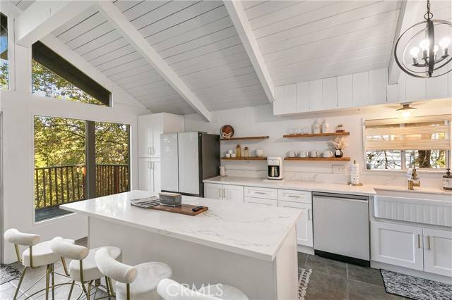 Twin Peaks, CA 92391,628 Rose Lane