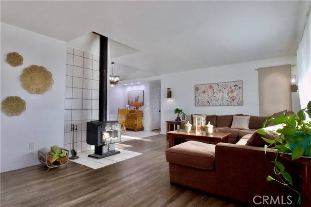 Oak Hills, CA 92344,8011 Fuente