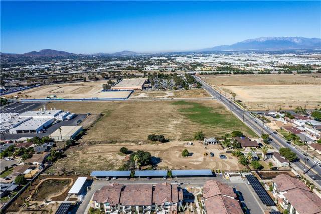 Redlands, CA 92374,831 W Lugonia