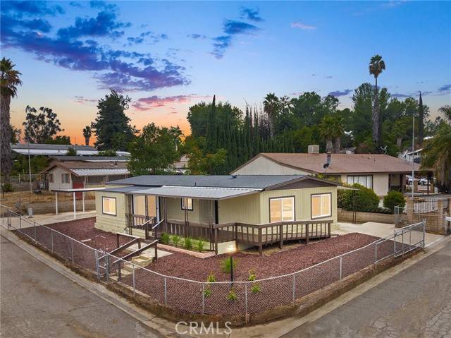 Perris, CA 92570,21617 Oak Street