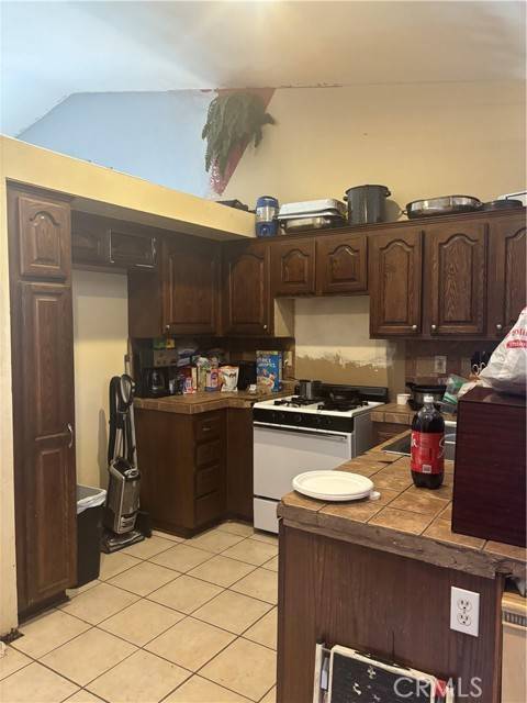 Fontana, CA 92336,7652 Plumaria Drive