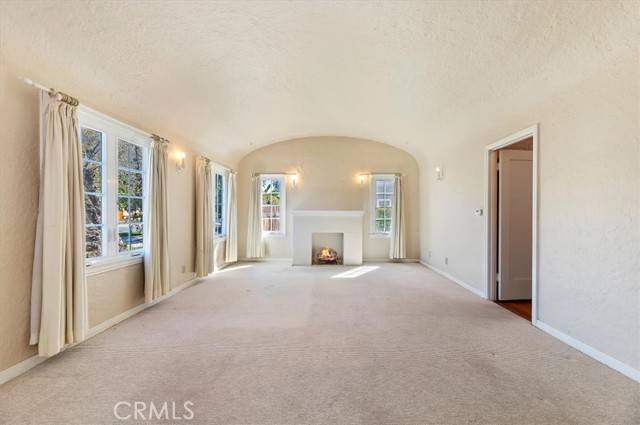 Riverside, CA 92506,6051 Riverside Avenue