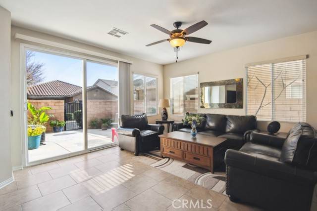 Fontana, CA 92336,5369 Parkside Way