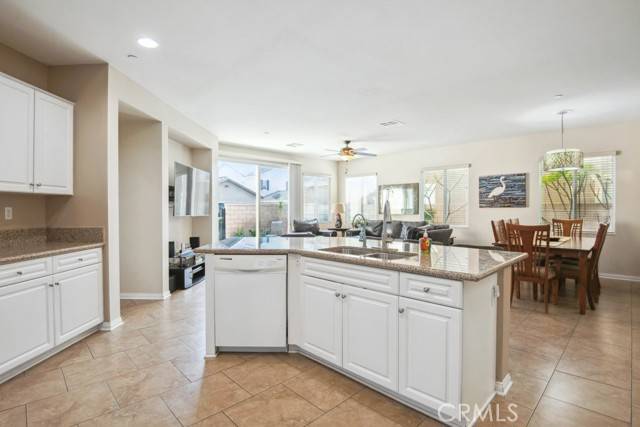 Fontana, CA 92336,5369 Parkside Way