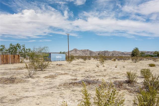 Joshua Tree, CA 92252,63600 Walpi Drive