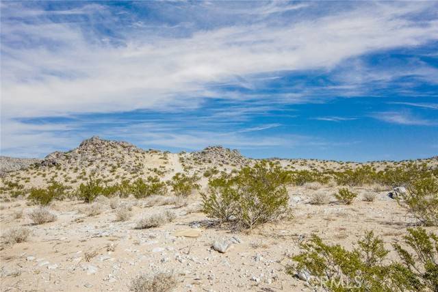 Landers, CA 92285,5900 Kickapoo Trail