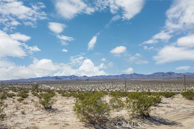 Landers, CA 92285,5900 Kickapoo Trail