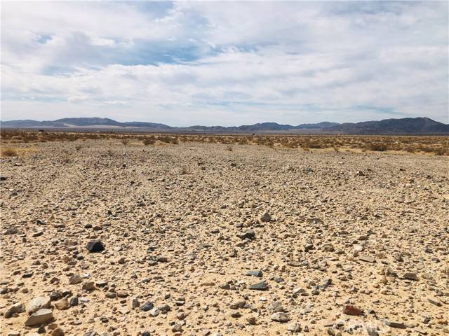 Twentynine Palms, CA 92277,5 Raymond Drive