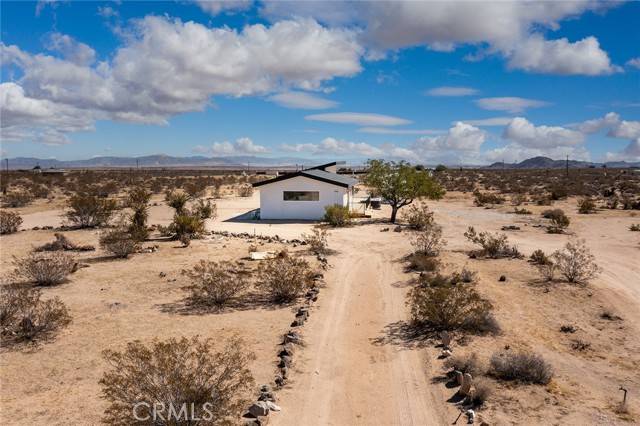 Joshua Tree, CA 92252,1523 Shangrila Lane