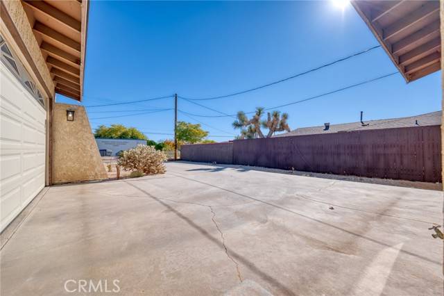 Joshua Tree, CA 92252,6010 Sunburst Street