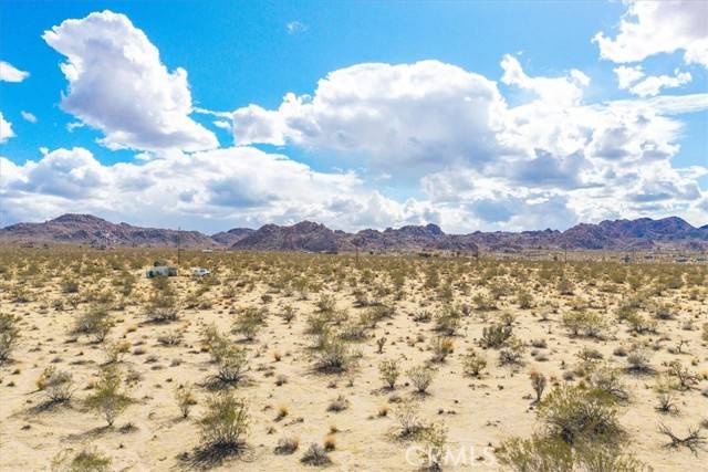 Joshua Tree, CA 92252,8114 Cottonwood Drive