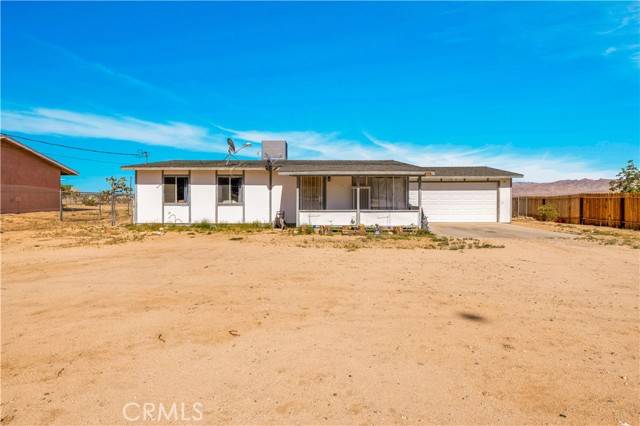 Joshua Tree, CA 92252,4805 Avenida La Mirada