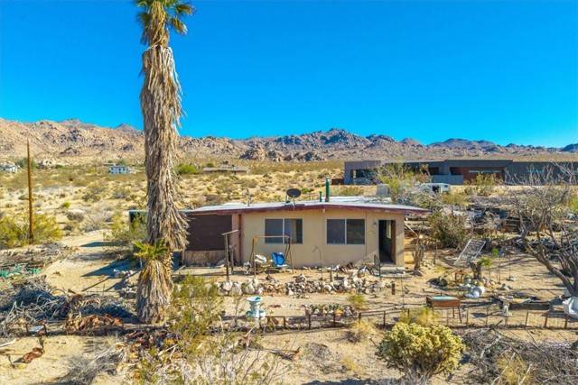 Joshua Tree, CA 92252,7037 Calapooya Way