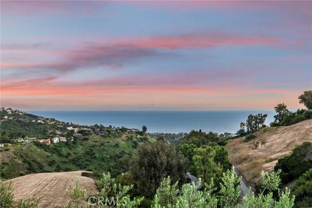 Laguna Beach, CA 92651,2095 Temple Hills Drive