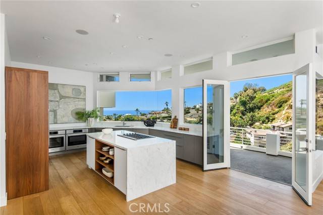 Laguna Beach, CA 92651,547 Temple Hills Drive