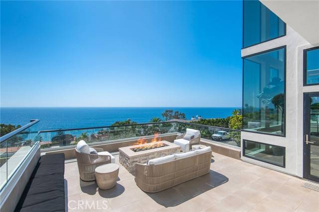 Laguna Beach, CA 92651,2492 Glenneyre Street